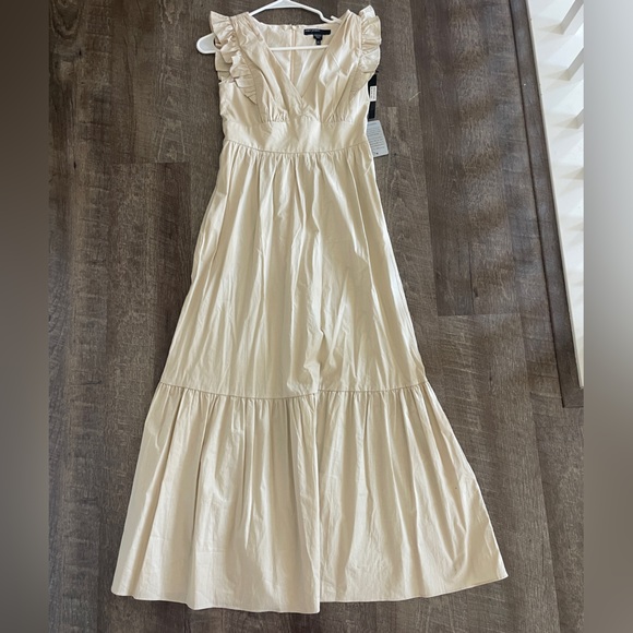 Maggy London V-neck sleeveless dress in Sand, 0 - Picture 8 of 8